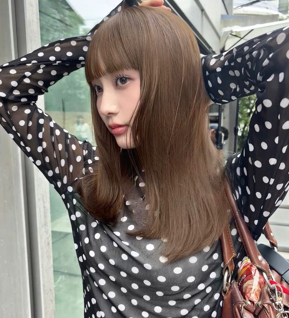 日本秋冬流行髮色速報！日髮型師提案「6大濾鏡系髮色」奶霧摩卡、冷光橄欖、法式栗棕...，染完氣質翻倍、溫柔又顯白！-14