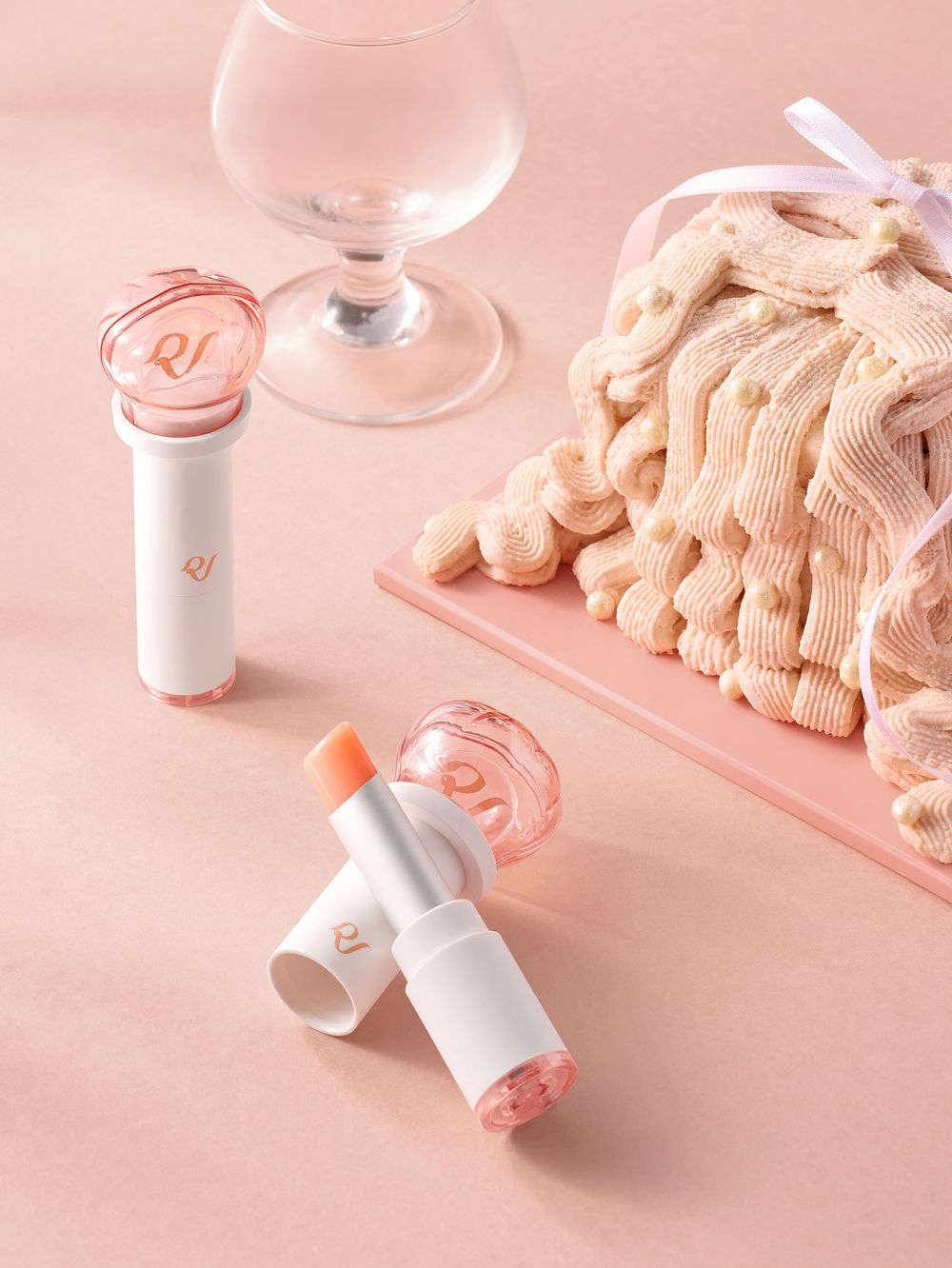 SM美妝週邊再升級！愛茉莉聯名「應援棒護唇膏」，少女時代、SJ、RIIZE、aespa粉絲必須收！-5