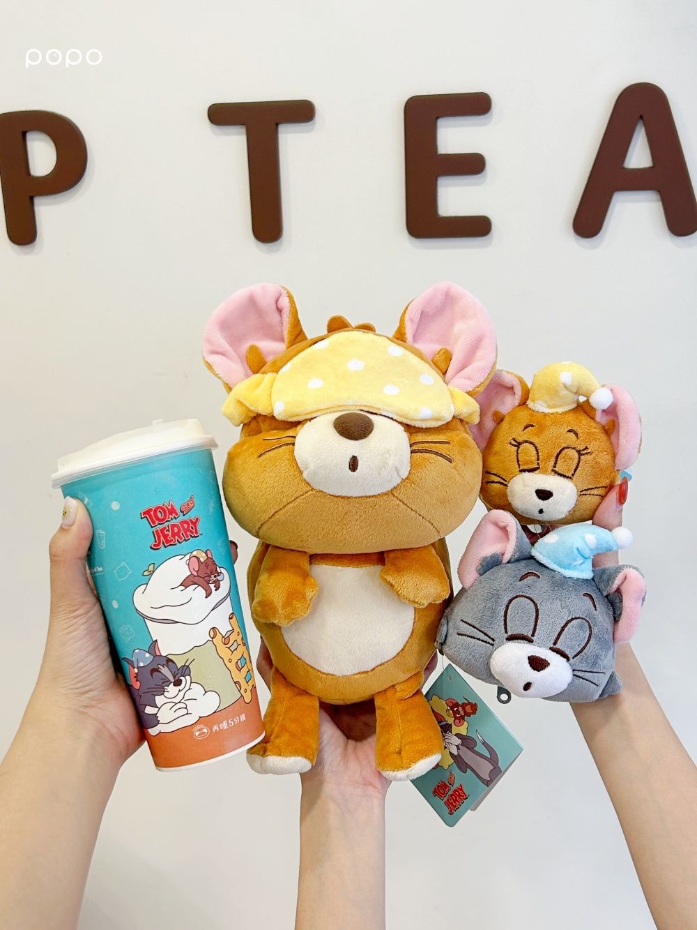 再睡5分鐘跟湯姆貓與傑利鼠聯名了！Q翻「大頭傑利鼠飲料杯套」太欠買、還有切達起司奶蓋新品要喝！-12
