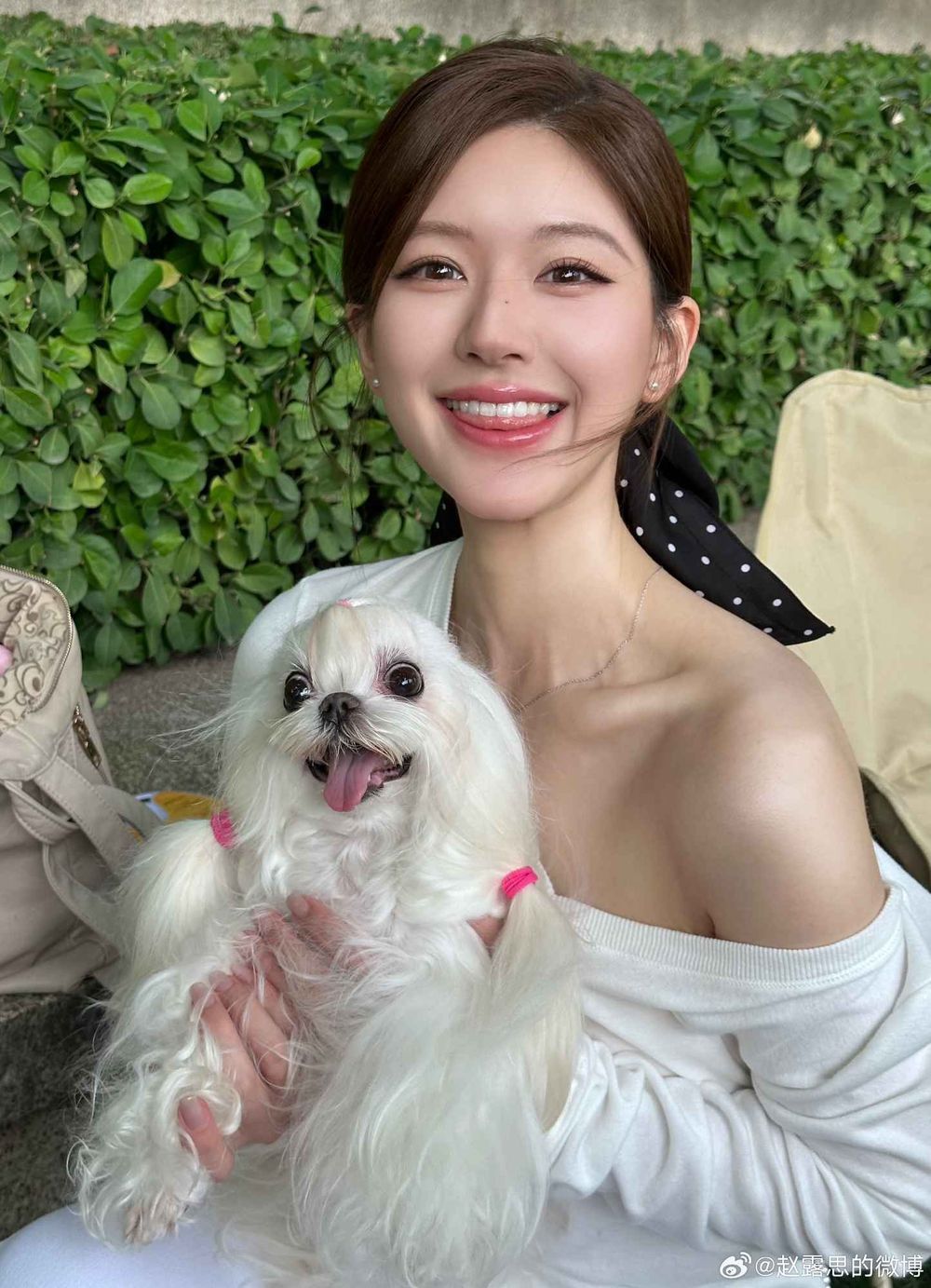 品牌不離不棄！《許我耀眼》趙露思「這服裝品牌」代言了五年！「許妍」劇裡也常穿它家衣服！-4