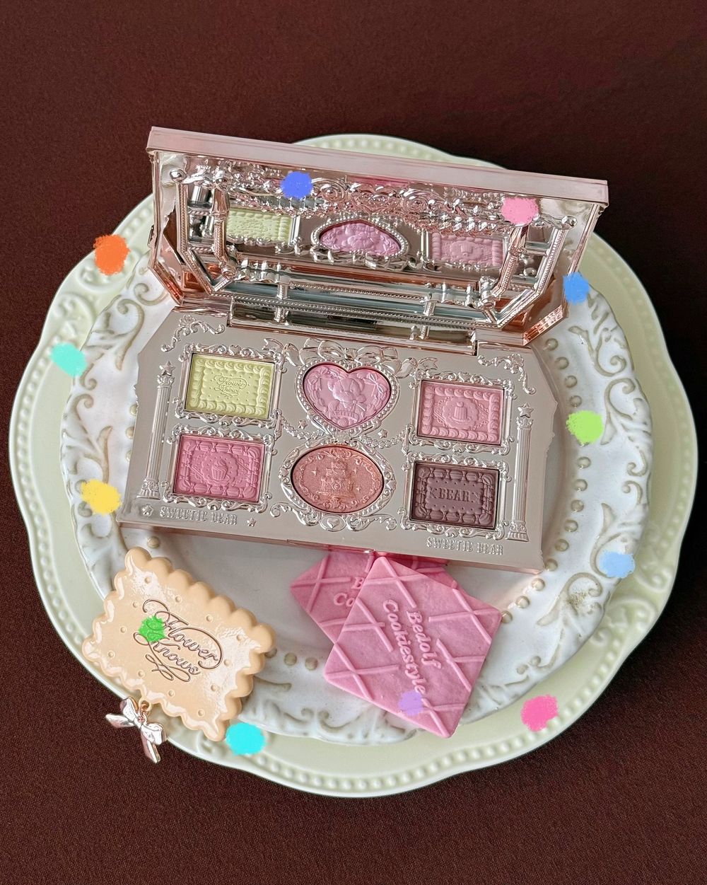 花知曉甜點小熊秋季限定彩妝，空降韓國聖水快閃！小餅乾腮紅、可露麗唇凍、建築眼影盤，掀起一波韓女甜美風暴！-9