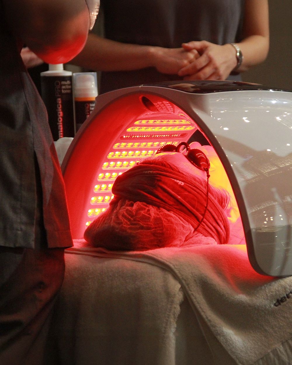 風靡時尚圈「小臉皮拉提斯」德卡保養療程上架！神奇口內雕塑按摩＋3D律動塑顏精萃，10分鐘速效拉提小臉！-8