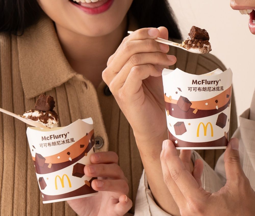 2025秋季冰品新品懶人包！哈根達斯「烤冰淇淋堡」回歸、麥當勞「布朗尼冰炫風」巧克力控愛翻！-2