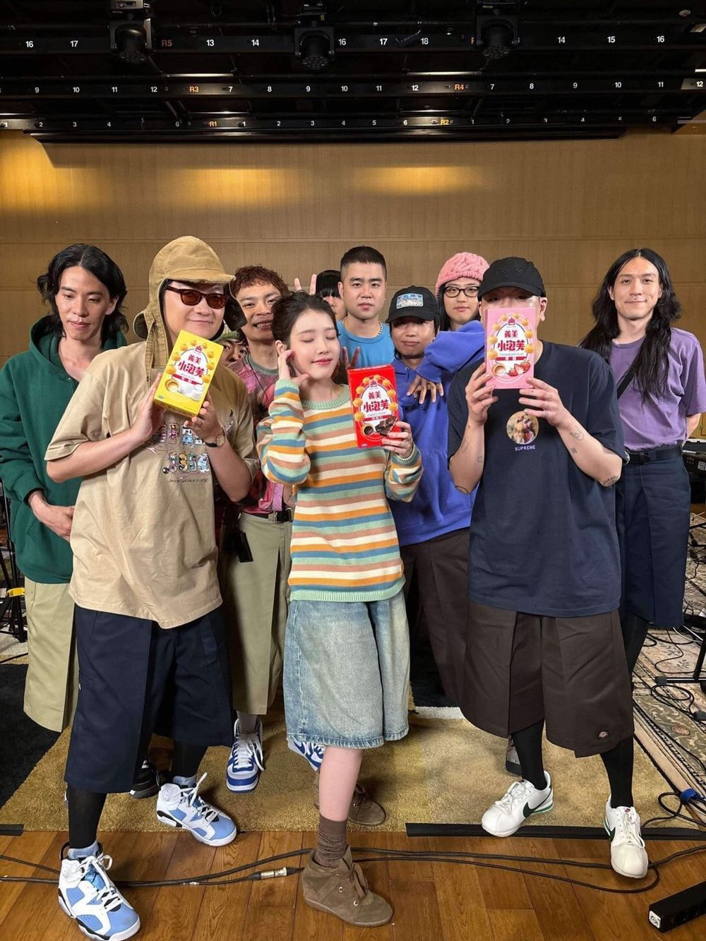 2025韓星最愛台灣零食盤點！aespa Winter超愛義美小泡芙、TXT秀彬迷上「這口味」洋芋片？-7