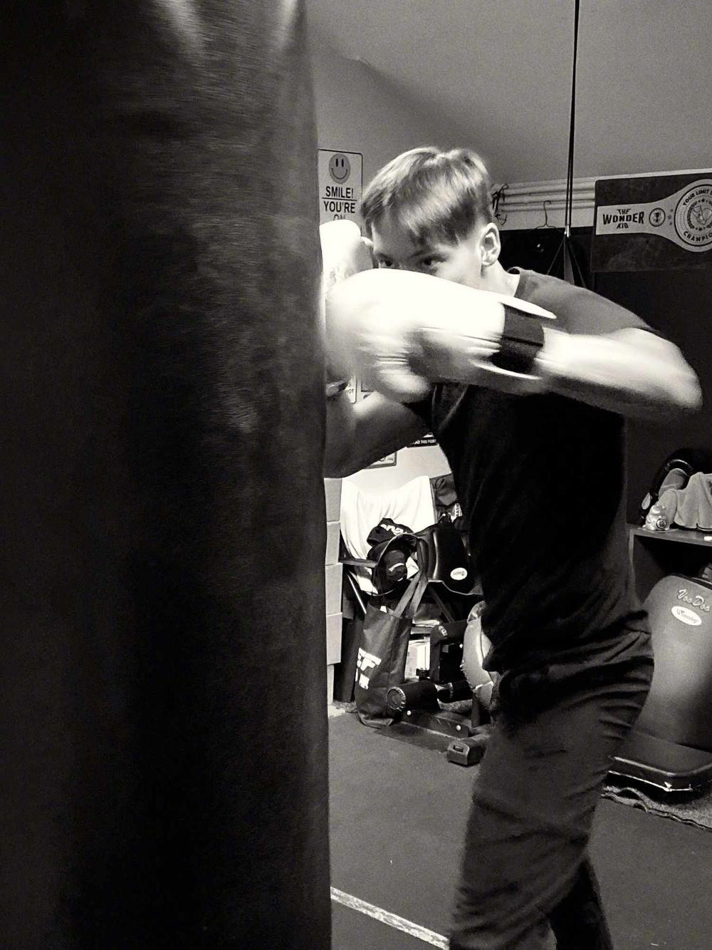 《許我耀眼》陳偉霆霸總背肌超性感！自曝健身狂魔，一週五練＋獨門「吃不胖秘訣」狀態好到像吃防腐劑！-9