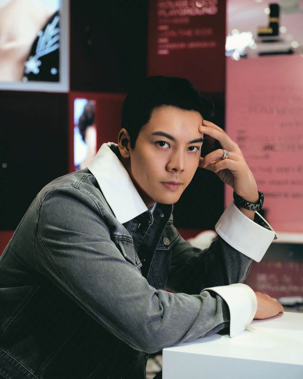 《許我耀眼》陳偉霆霸總背肌超性感！自曝健身狂魔，一週五練＋獨門「吃不胖秘訣」狀態好到像吃防腐劑！-10