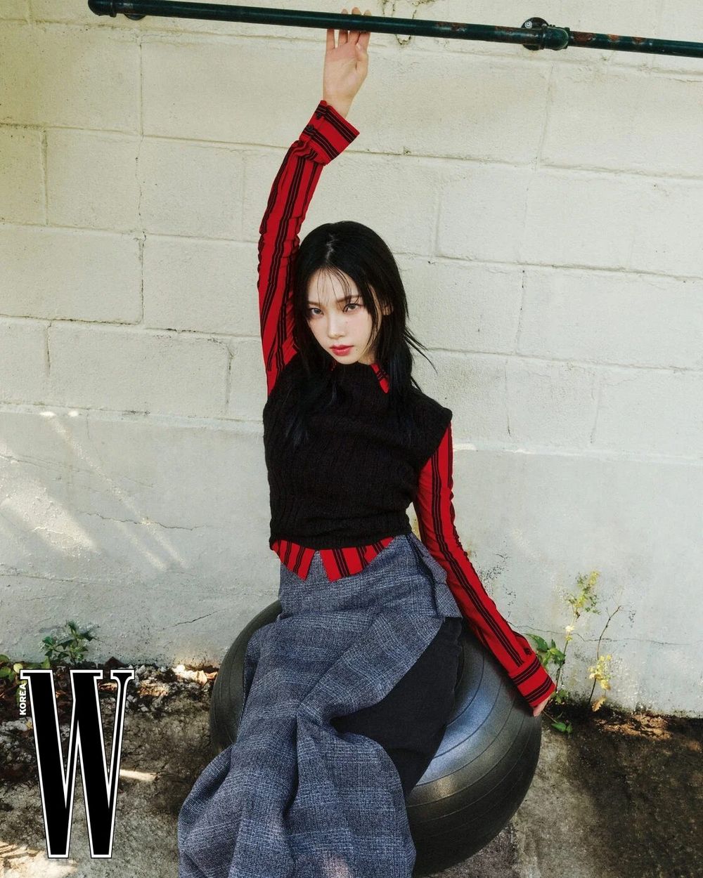 韓網公認7位「畫報感最強」女偶像！Jennie厭世高級臉有特色，Karina、張員瑛AI美貌封神！-13