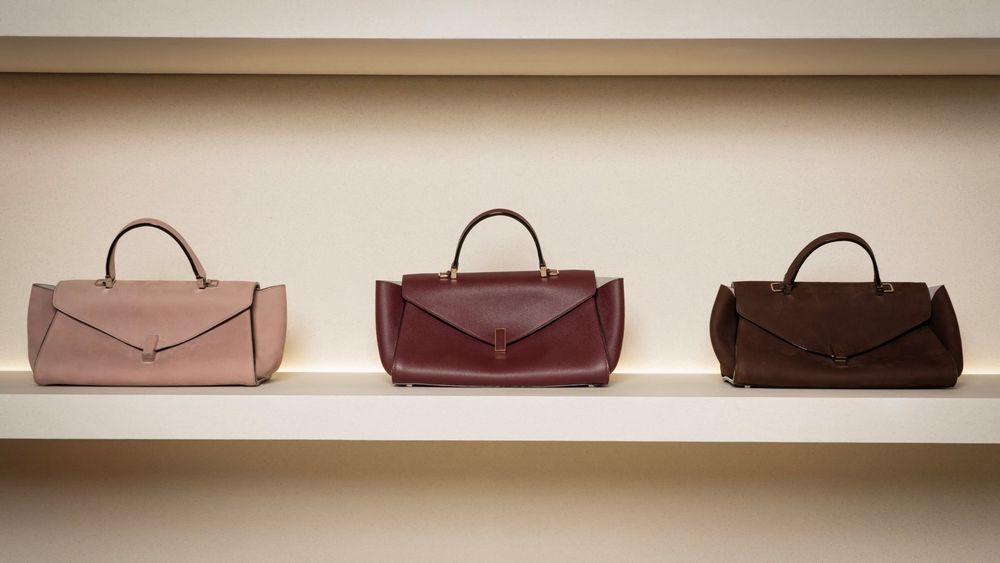 趙露思最愛的豪門包！Valextra進駐台中新光三越「弧形包牆」超美！千金手提包值得一生收！-11