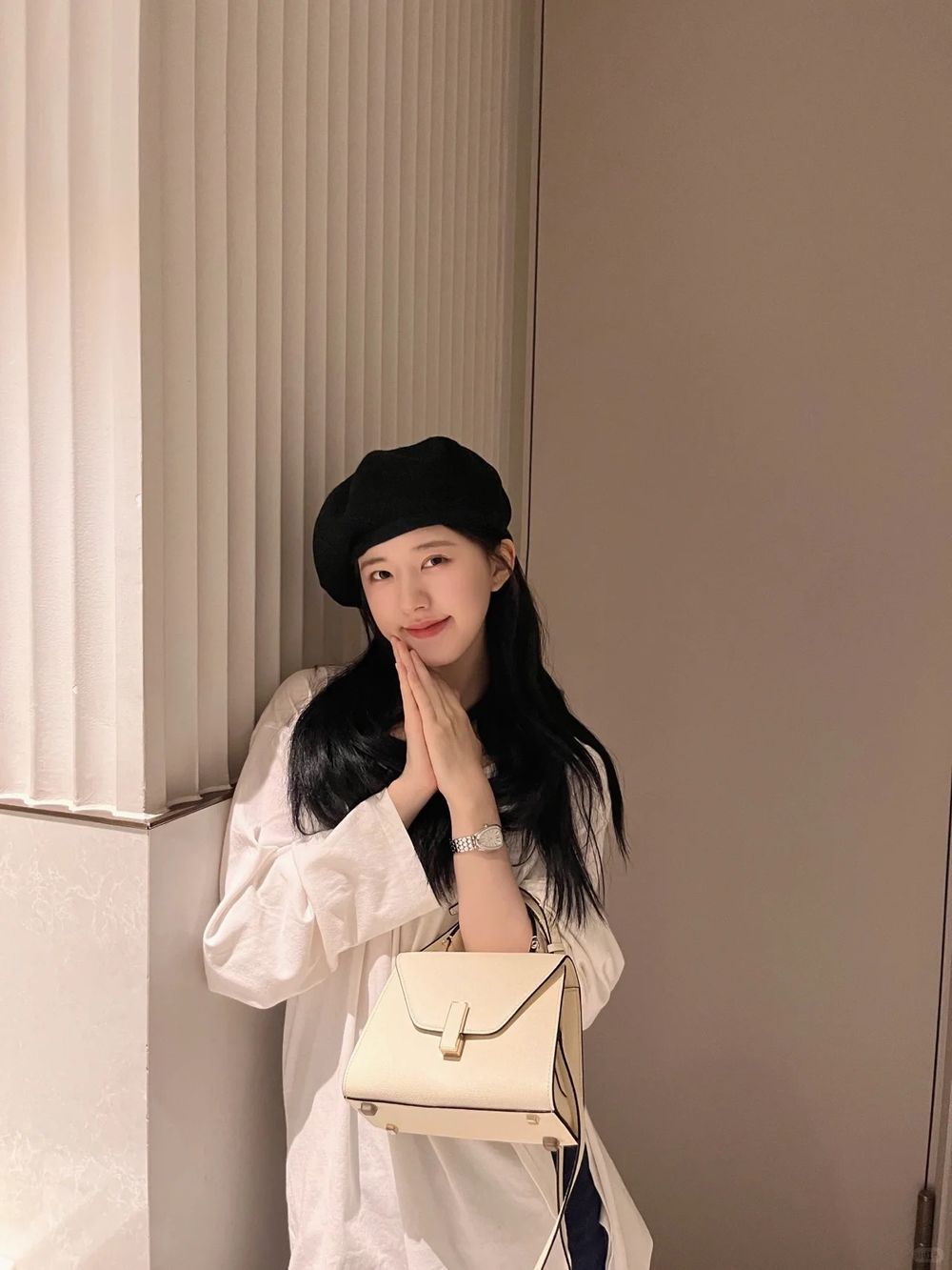 趙露思最愛的豪門包！Valextra進駐台中新光三越「弧形包牆」超美！千金手提包值得一生收！-12