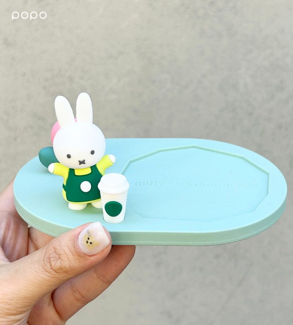 星巴克又跟米飛兔聯名啦！台灣限定「櫻花米飛兔冷水壺、店員米飛兔吊飾」全都太生火！-7