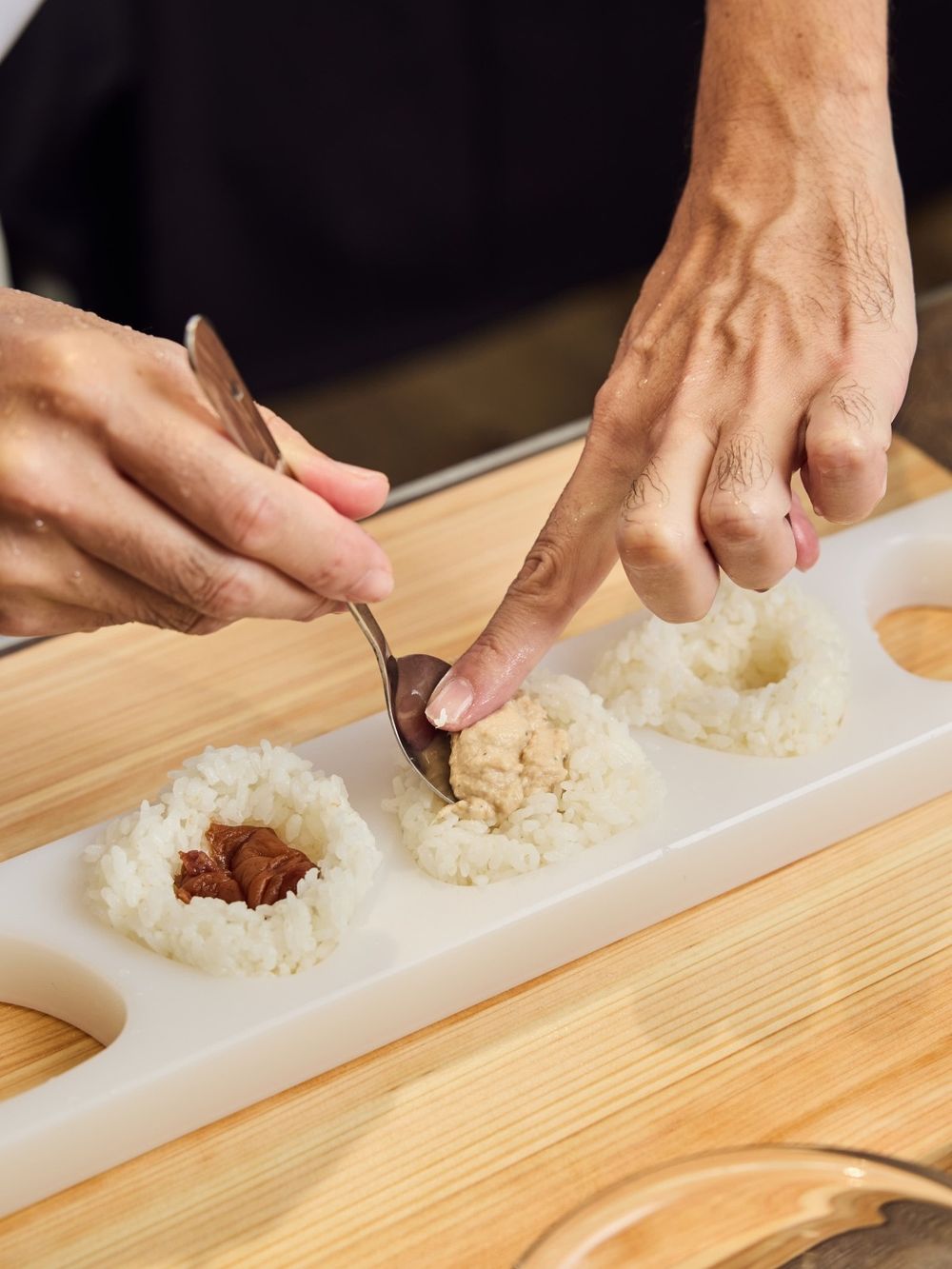 東京超夯手作飯糰「淺草宿六」快閃來台！台灣限定「鮪魚美乃滋&和牛」口味太欠吃、購買方式看這邊！-4