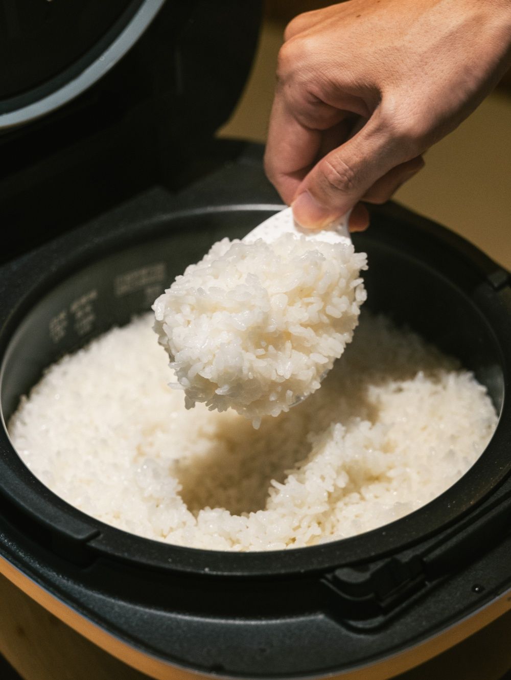 東京超夯手作飯糰「淺草宿六」快閃來台！台灣限定「鮪魚美乃滋&和牛」口味太欠吃、購買方式看這邊！-12