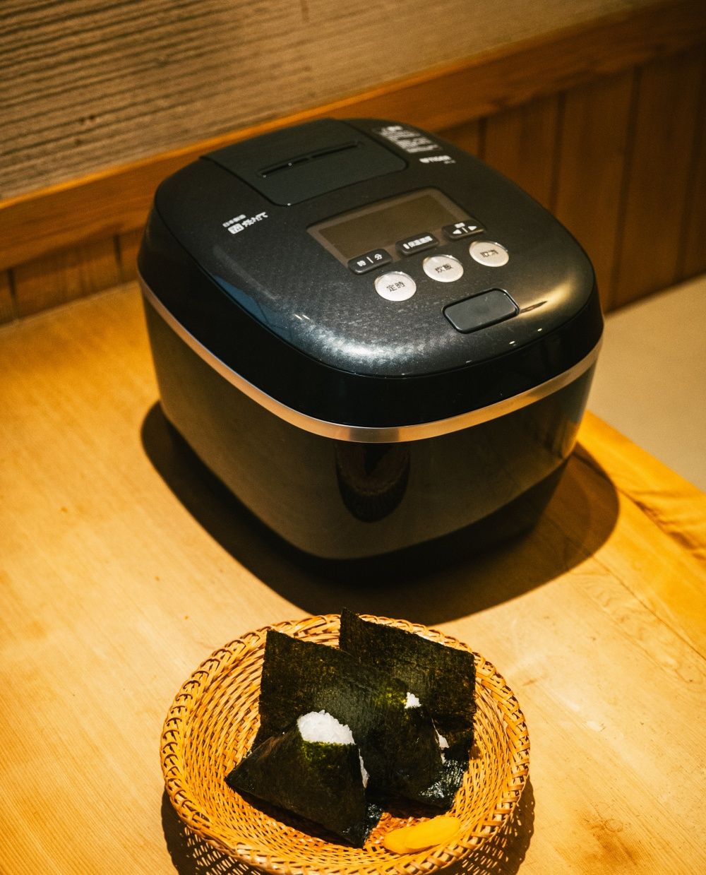 東京超夯手作飯糰「淺草宿六」快閃來台！台灣限定「鮪魚美乃滋&和牛」口味太欠吃、購買方式看這邊！-11