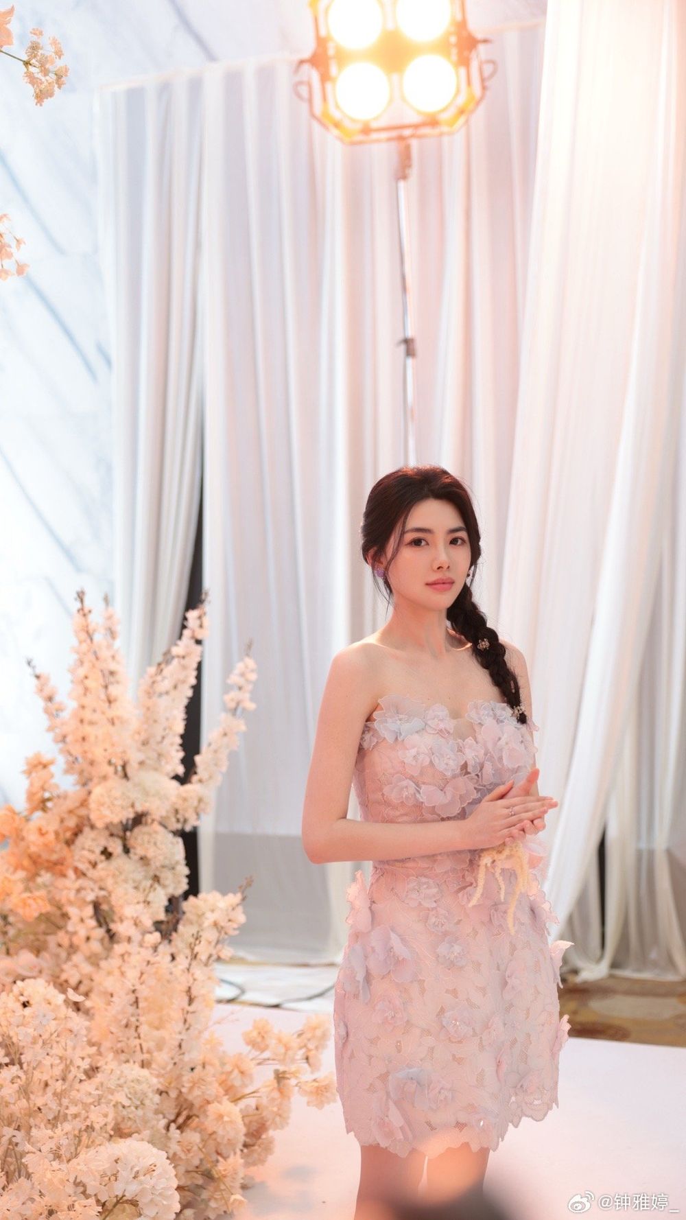 《許我耀眼》方蕾被封最美綠茶！爆紅「梨花帶雨妝」性感又無辜，全網敲碗腮紅色號、公開秒被瘋搶！-11