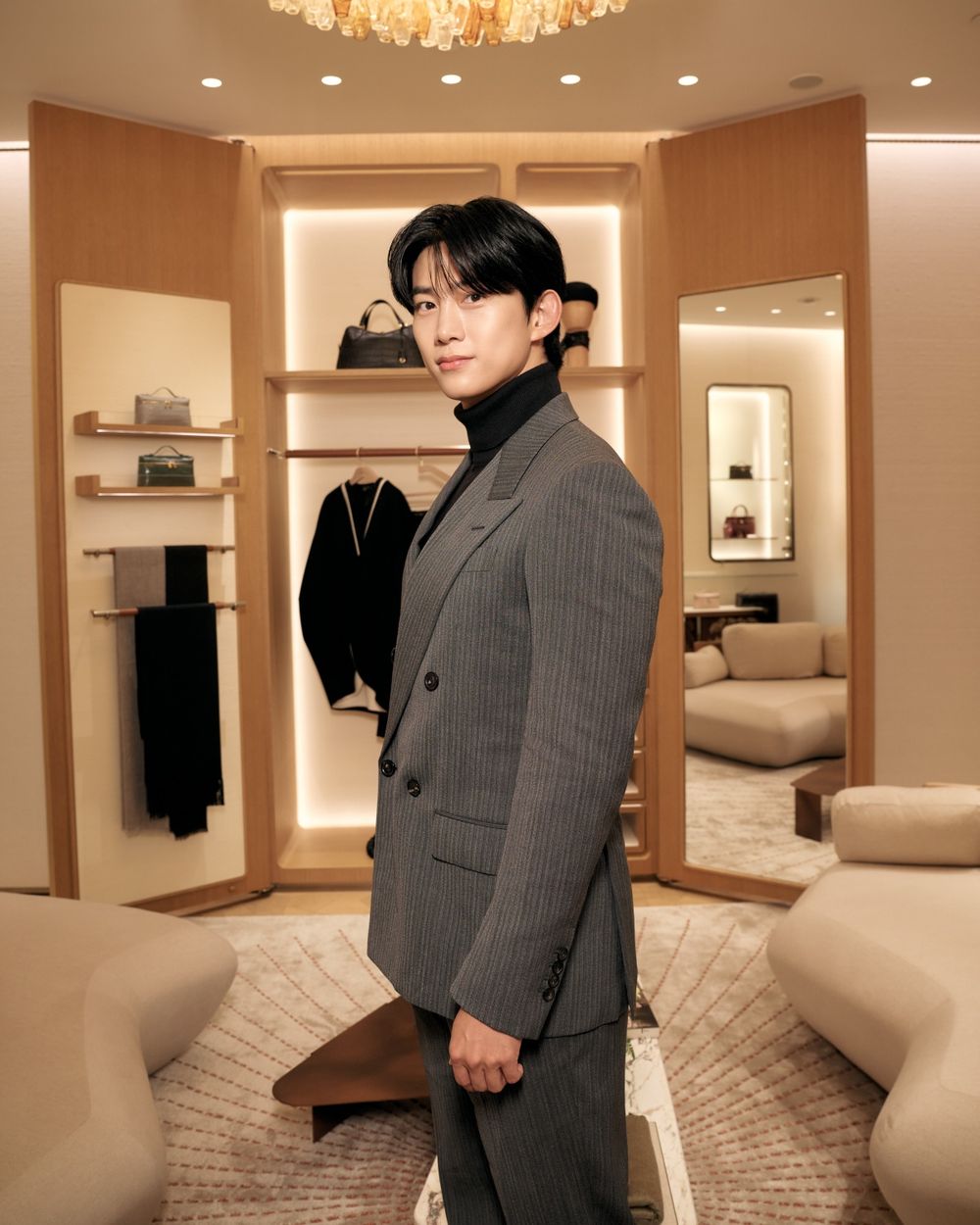 「元祖野獸」玉澤演本人超帥！降臨Loro Piana台北101活動！狂比愛心超寵粉、粉絲們幸福了！-9