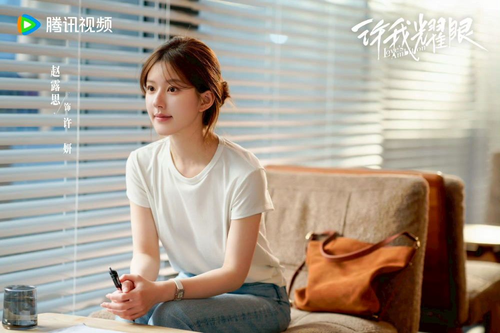 這咖買得起！《許我耀眼》趙露思上班面試包找到了！RABEANCO台灣早就默默賣超好！-7