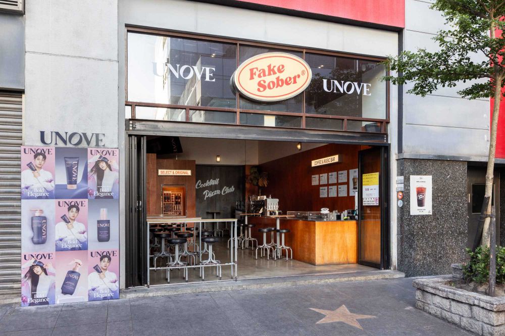 金珉奎愛用UNOVE髮品正式登台！聯手FAKE SOBER打造最潮快閃店，買聯名飲品送吊飾蝴蝶結、海報牆＋展示櫃必打卡！-7