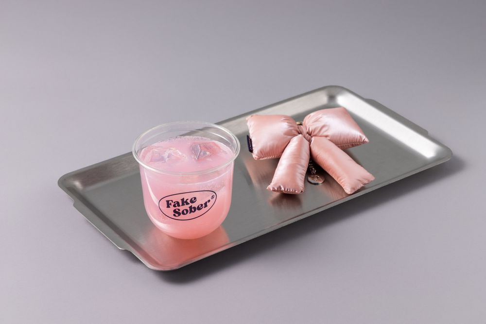 金珉奎愛用UNOVE髮品正式登台！聯手FAKE SOBER打造最潮快閃店，買聯名飲品送吊飾蝴蝶結、海報牆＋展示櫃必打卡！-15