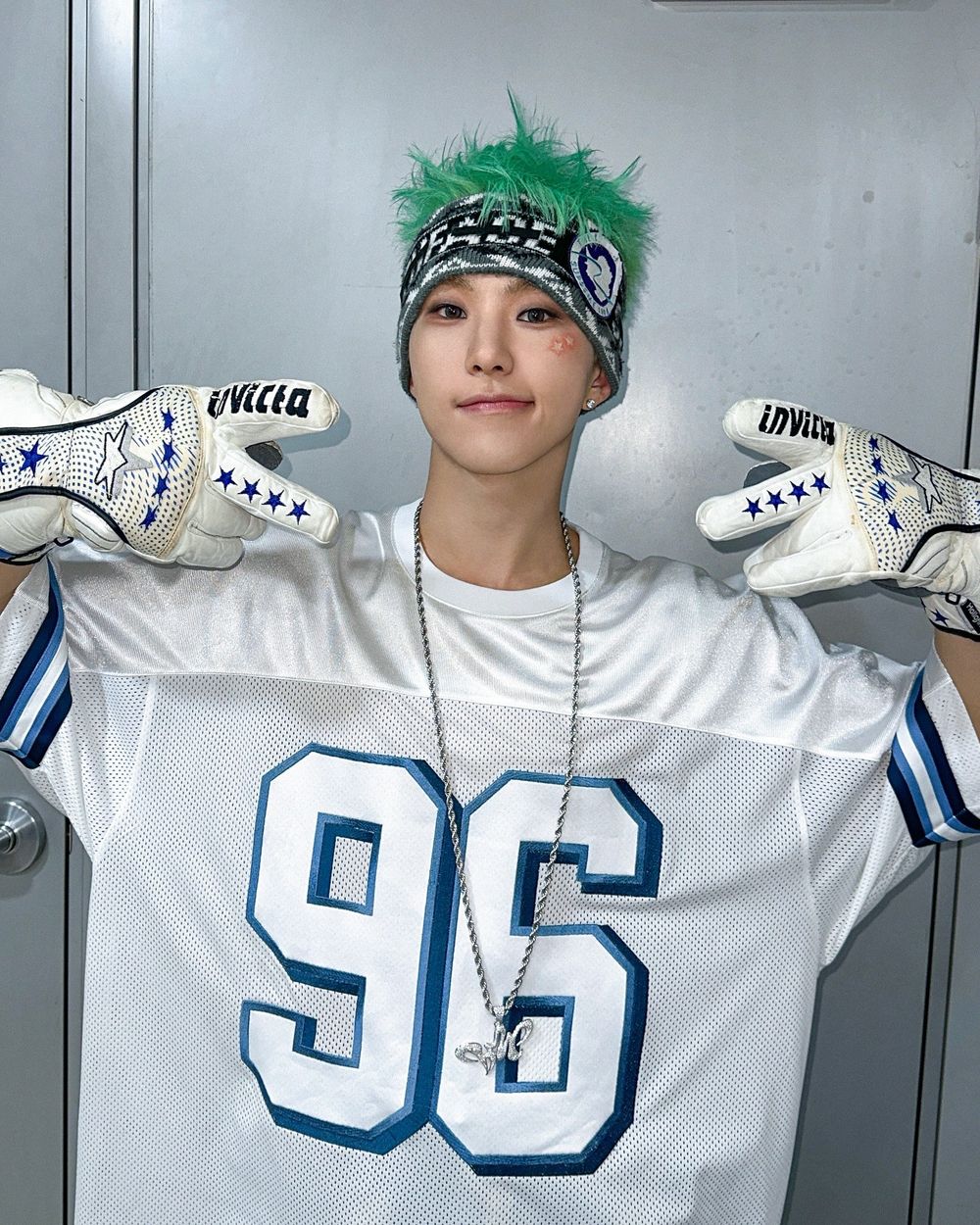 盤點6位舞台私下「反差最大」的KPOP男偶像！GD個性意外呆萌，Felix超極端反差魅力征服全網！-10