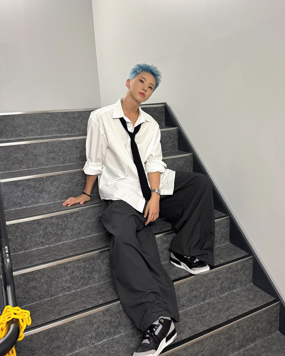 盤點6位舞台私下「反差最大」的KPOP男偶像！GD個性意外呆萌，Felix超極端反差魅力征服全網！-11