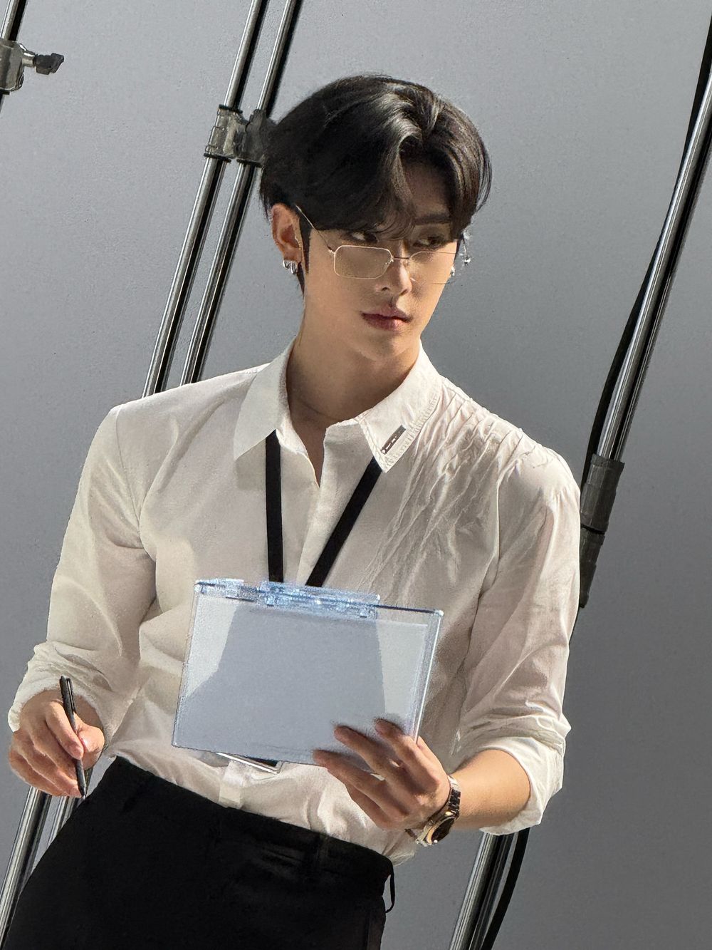 盤點6位舞台私下「反差最大」的KPOP男偶像！GD個性意外呆萌，Felix超極端反差魅力征服全網！-9