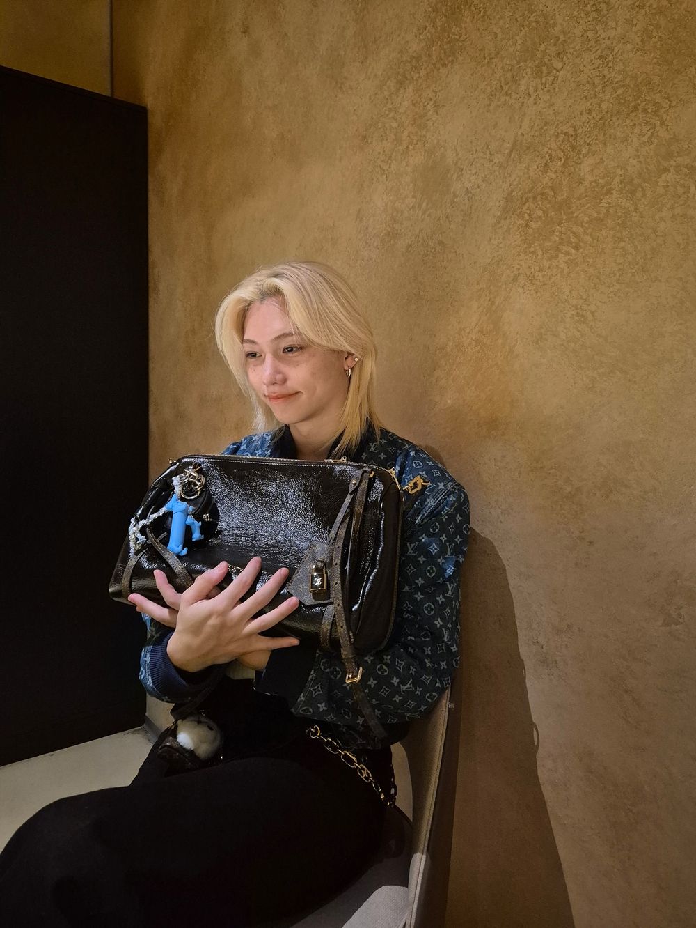 盤點6位舞台私下「反差最大」的KPOP男偶像！GD個性意外呆萌，Felix超極端反差魅力征服全網！-2