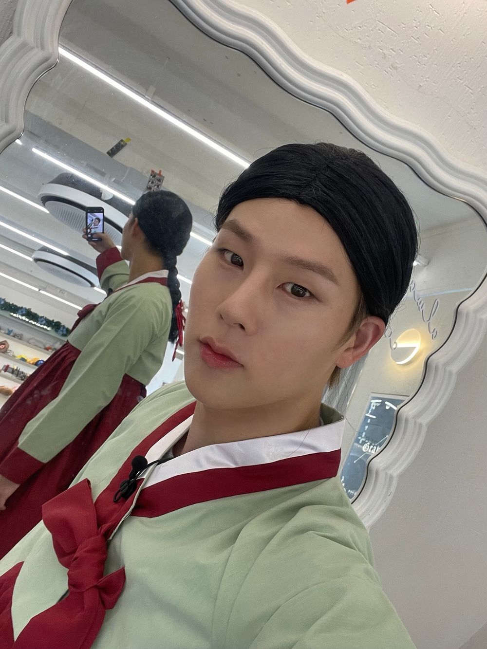 盤點6位舞台私下「反差最大」的KPOP男偶像！GD個性意外呆萌，Felix超極端反差魅力征服全網！-13