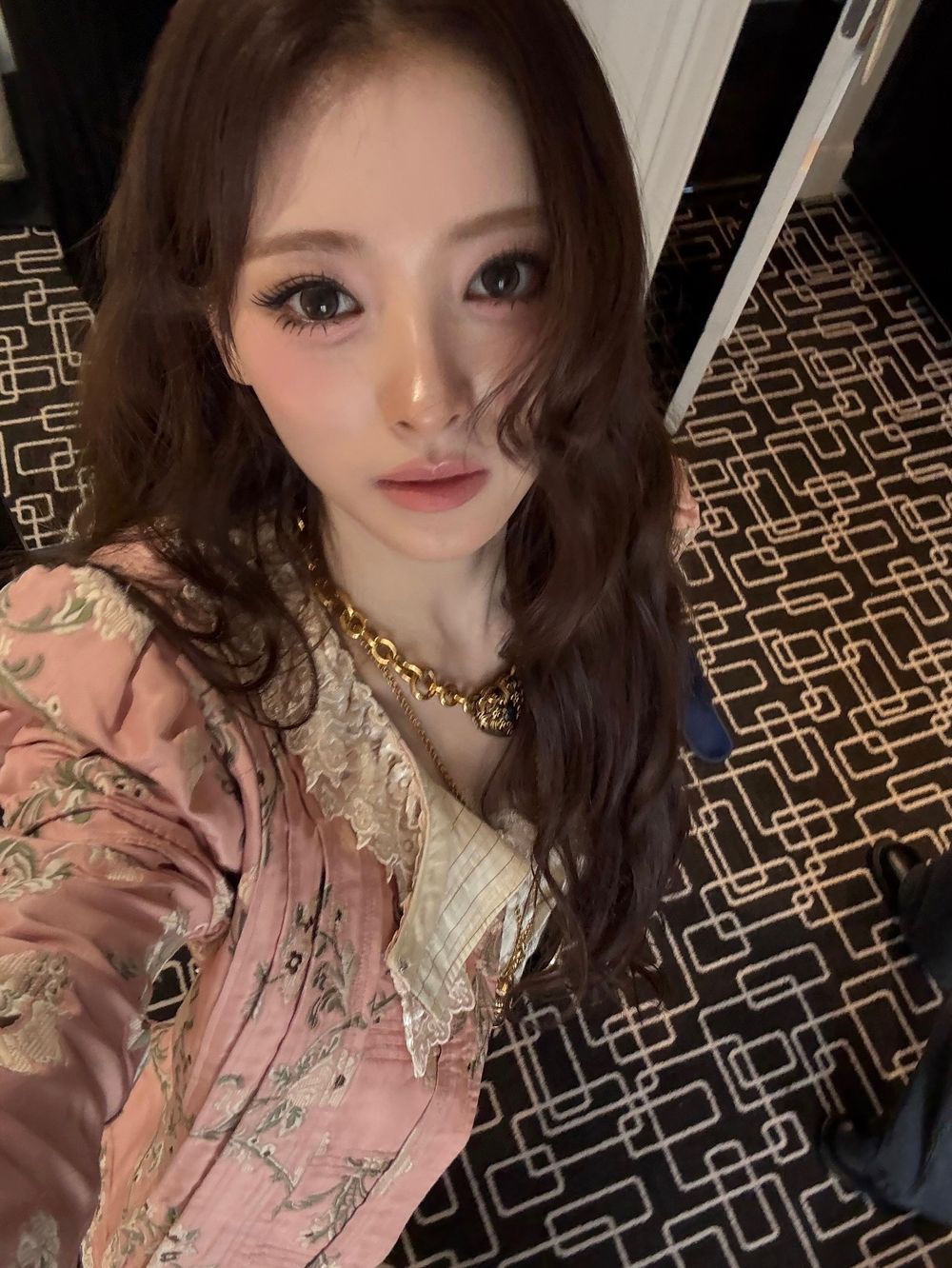 精品圈都在搶她！MEOVV成員Anna拿下Chloé全球代言！零死角神顏根本愛豆聖體！-3