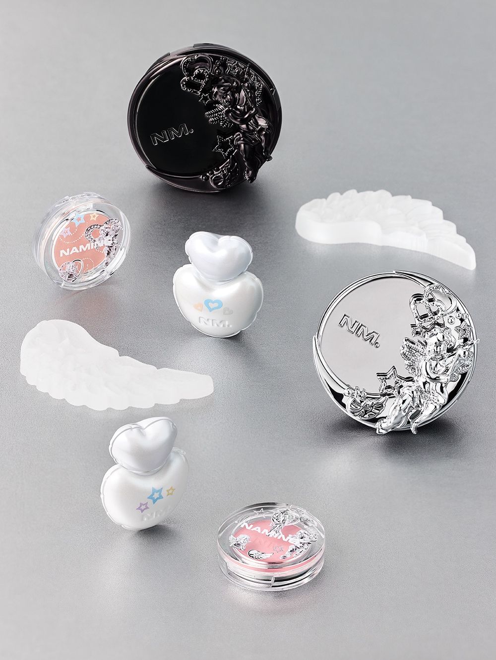 韓國美妝界最夢幻跨界聯名！NAMING.攜手潮流品牌「氣墊粉餅、Yuna同款腮紅」換上限量天使包裝，根本是藝術收藏品！-12