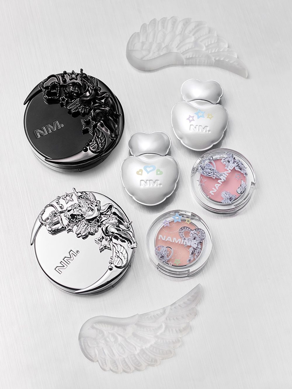 韓國美妝界最夢幻跨界聯名！NAMING.攜手潮流品牌「氣墊粉餅、Yuna同款腮紅」換上限量天使包裝，根本是藝術收藏品！-13
