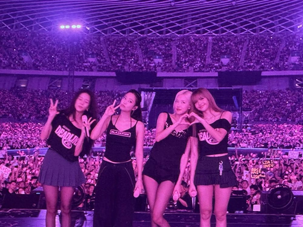 BLACKPINK高雄演唱會Lisa連兩天短裙都穿「台灣設計師品牌」全網：真的太用心！-6