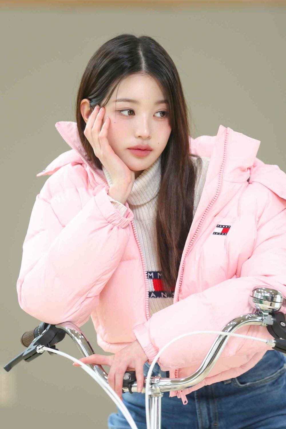 2025網評7位KPOP女偶像最佳整型範本！Jennie高級貓系臉氣場滿分，Karina、張員瑛完美小臉封最強模板！-14