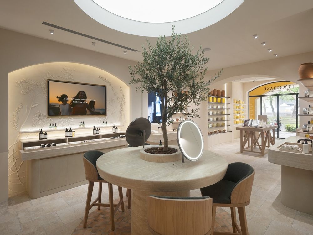 歐舒丹把南法精神融入生活概念店！全新「花之交響曲」香氛系列登場，九款全新包裝＋熟悉香調，一聞秒置身普羅旺斯！-6