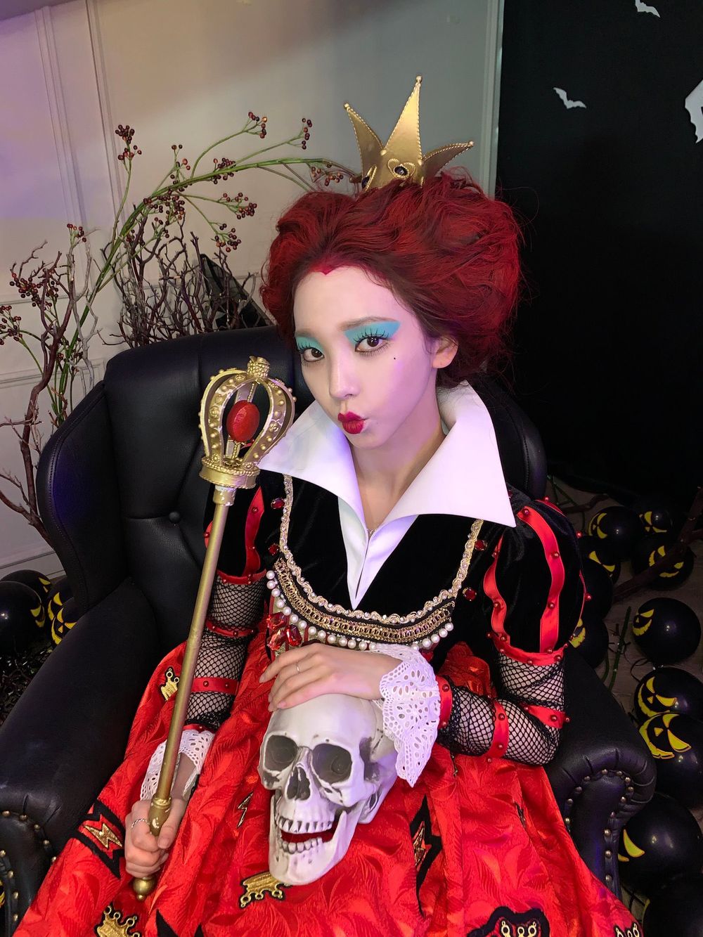 盤點8位討論度最高的女偶像萬聖節裝扮！薇娟「白雪公主」神還原，子瑜「黑魔女」＆Karina「紅心皇后」超用心！-4