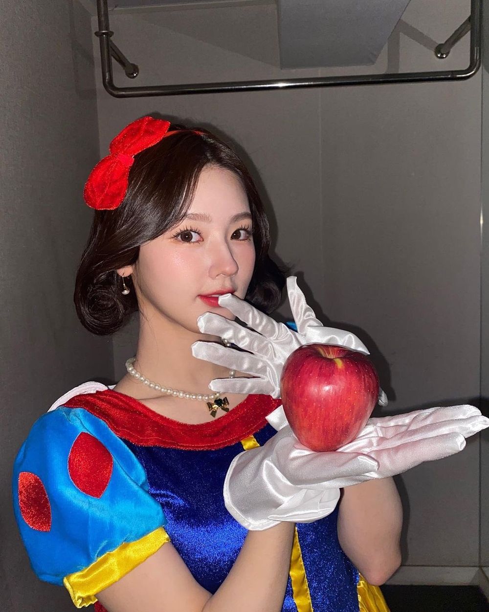 盤點8位討論度最高的女偶像萬聖節裝扮！薇娟「白雪公主」神還原，子瑜「黑魔女」＆Karina「紅心皇后」超用心！-12