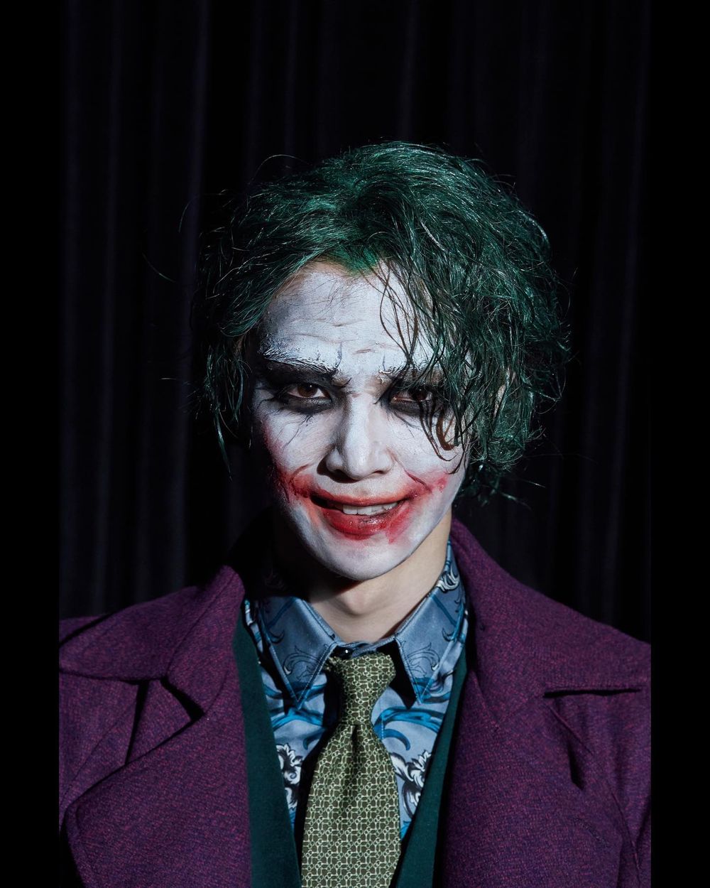 回顧歷年討論度超高的KPOP男偶像萬聖節裝扮！「佛地魔」居然是他，神童「英熙」爆笑全場，成燦「小丑」帥到爆！-5