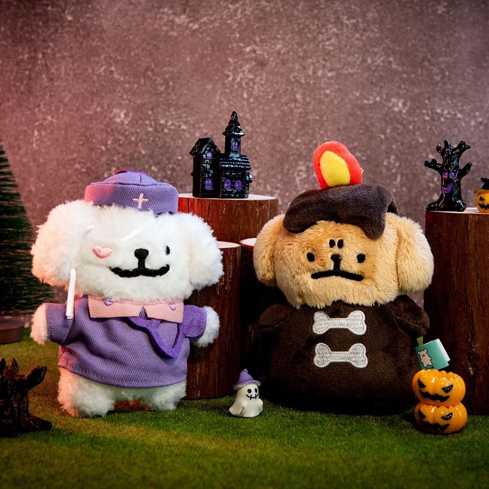 2025萬聖節限定線條小狗周邊太可愛！「蝙蝠小金毛、魔法師小白」絨毛吊飾巷口7-11就買得到！-3