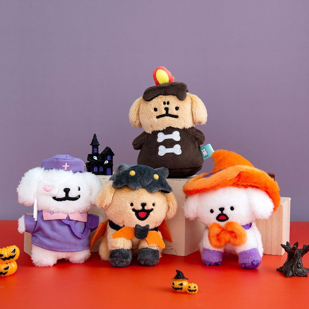 2025萬聖節限定線條小狗周邊太可愛！「蝙蝠小金毛、魔法師小白」絨毛吊飾巷口7-11就買得到！-2