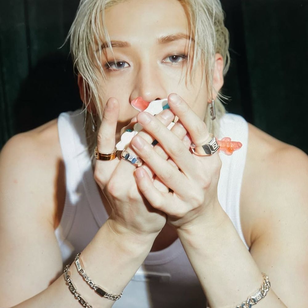 一不小心都在看手臂肌！Stray Kids方燦根本FENDI珠寶之神、同款項鍊兩萬多收！-3