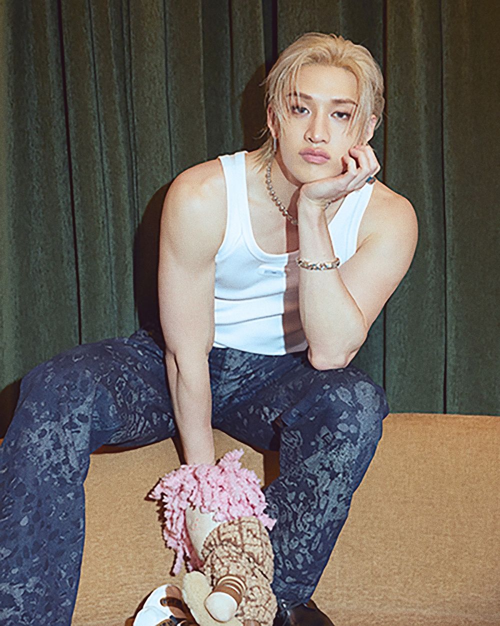 一不小心都在看手臂肌！Stray Kids方燦根本FENDI珠寶之神、同款項鍊兩萬多收！-7