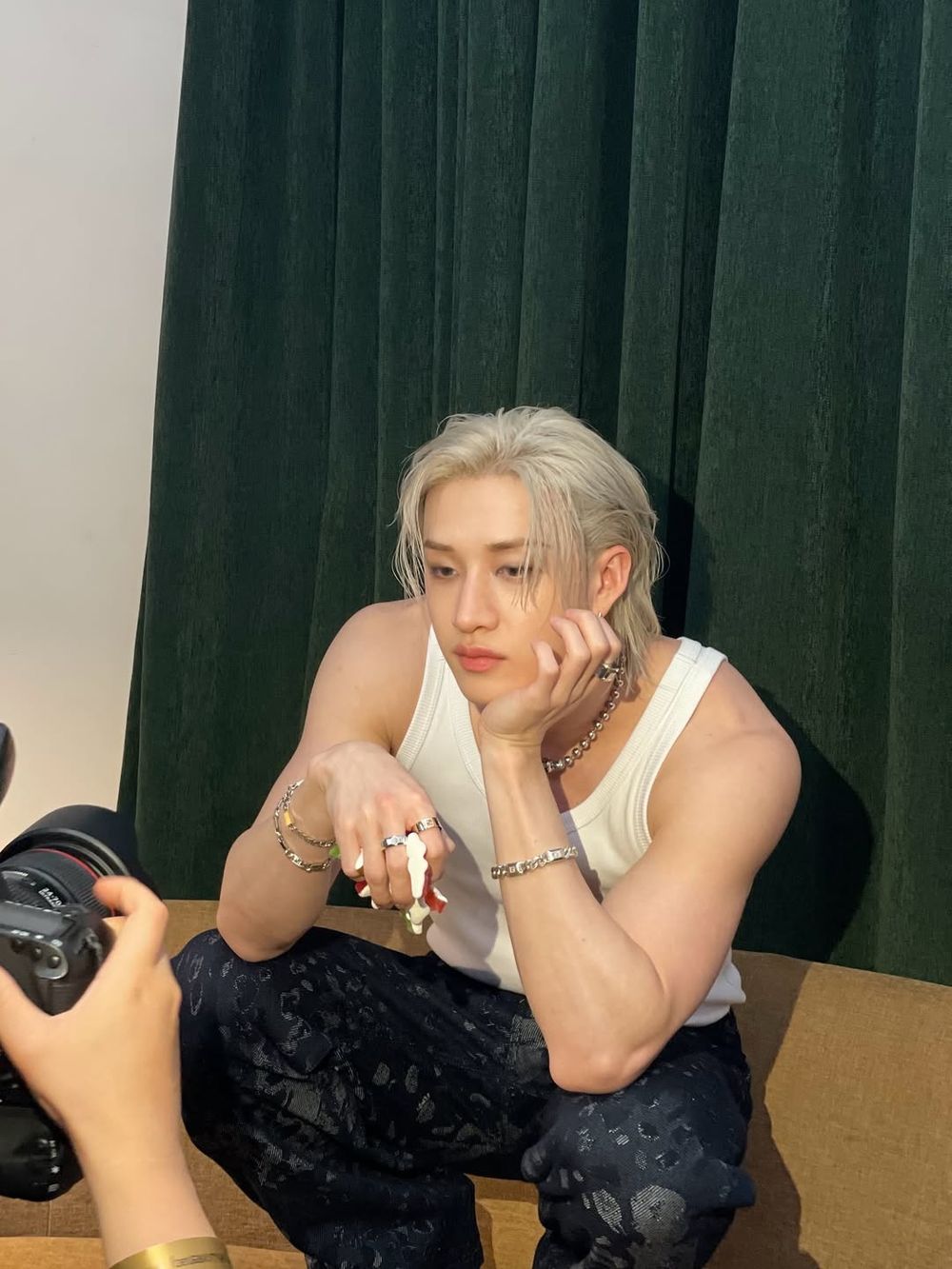 一不小心都在看手臂肌！Stray Kids方燦根本FENDI珠寶之神、同款項鍊兩萬多收！-9