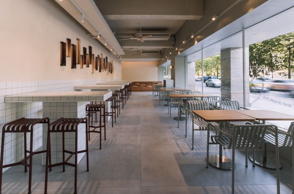 伯朗咖啡館科大概念店來了！木質調空間太好拍、「厚培根酸種麵包&威士忌香蕉法式吐司」必點菜單一次看！-7