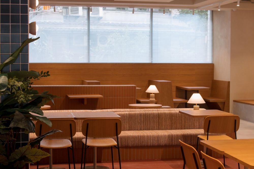 伯朗咖啡館科大概念店來了！木質調空間太好拍、「厚培根酸種麵包&威士忌香蕉法式吐司」必點菜單一次看！-5