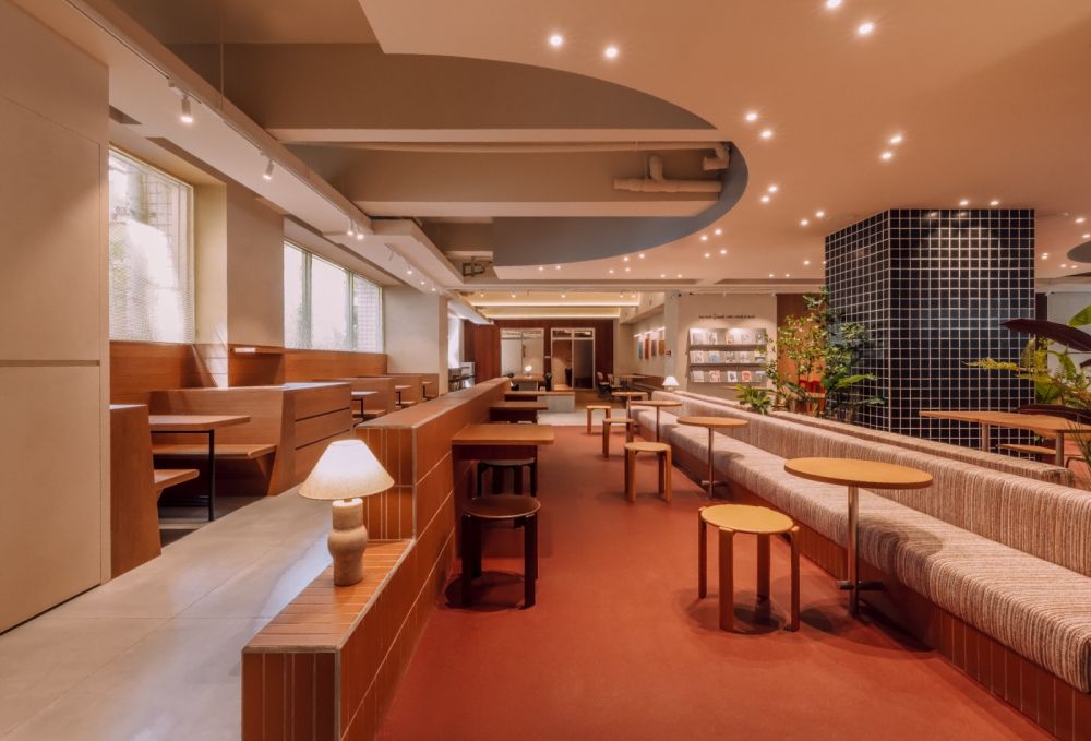 伯朗咖啡館科大概念店來了！木質調空間太好拍、「厚培根酸種麵包&威士忌香蕉法式吐司」必點菜單一次看！-10