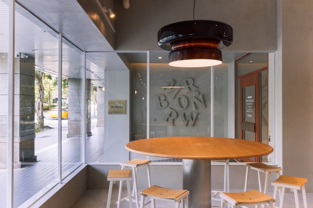 伯朗咖啡館科大概念店來了！木質調空間太好拍、「厚培根酸種麵包&威士忌香蕉法式吐司」必點菜單一次看！-2