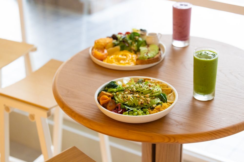 伯朗咖啡館科大概念店來了！木質調空間太好拍、「厚培根酸種麵包&威士忌香蕉法式吐司」必點菜單一次看！-4