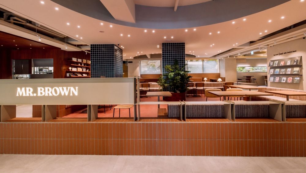 伯朗咖啡館科大概念店來了！木質調空間太好拍、「厚培根酸種麵包&威士忌香蕉法式吐司」必點菜單一次看！-6