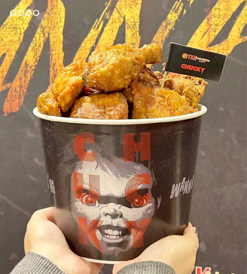 2025萬聖節限定速食新品推薦！頂呱呱「鬼娃恰吉」聯名漢堡、必勝客黑咖哩豬排比薩太欠吃！-9