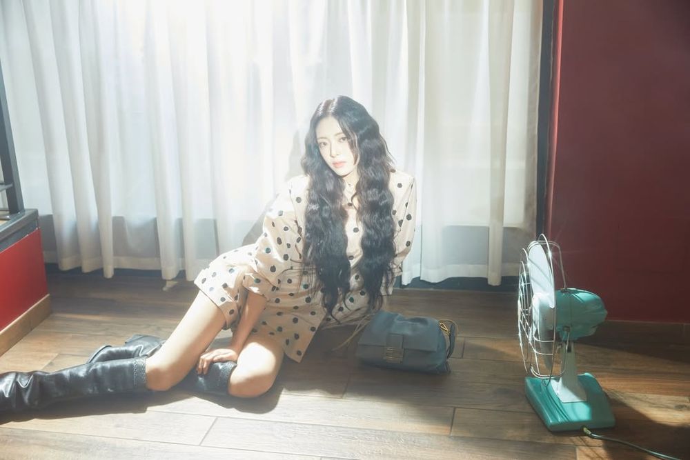 ITZY忙內Yuna好事近了？！幫FENDI拍攝廣告大片美爆、愛豆界神級身材不是叫假的！-3