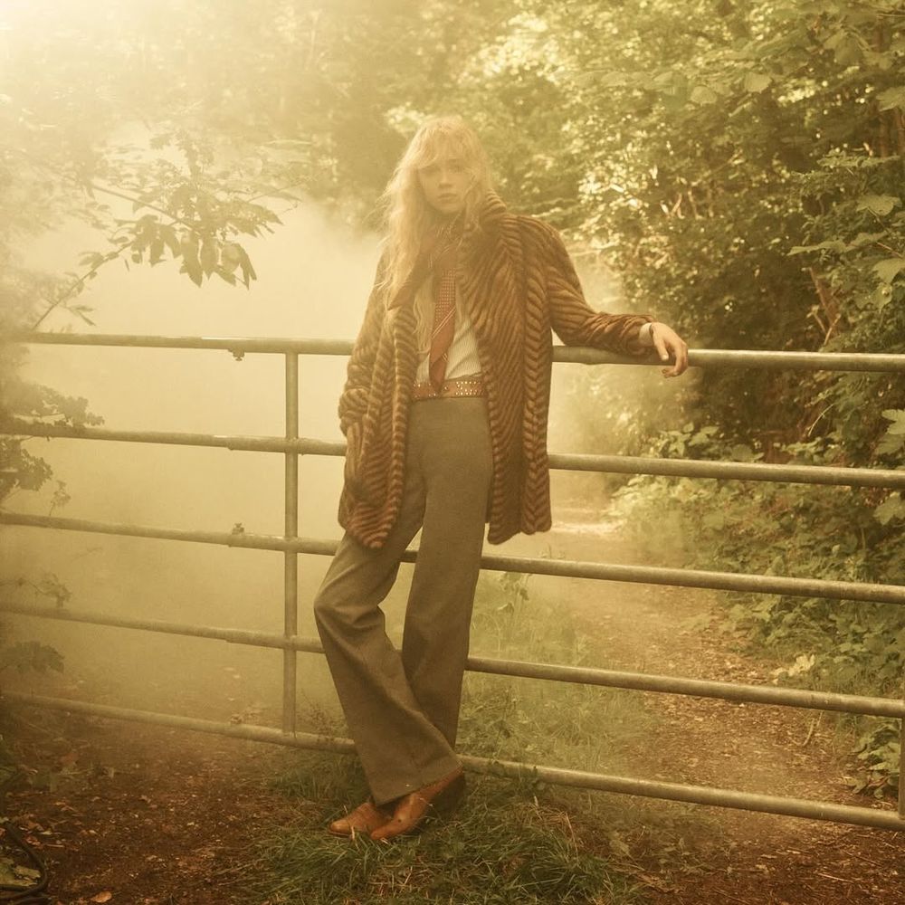 ITZY忙內Yuna好事近了？！幫FENDI拍攝廣告大片美爆、愛豆界神級身材不是叫假的！-10